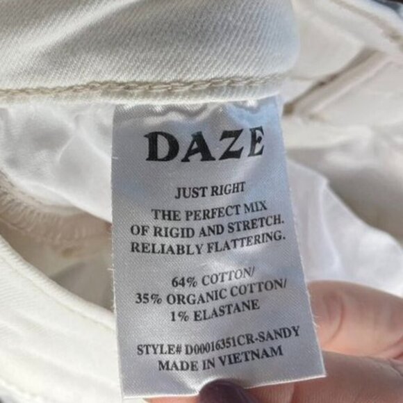 DAZE Denim Sundaze Raw Hem High-Rise Straight Crop Jeans Swan White 27 NWOT - Picture 5 of 13